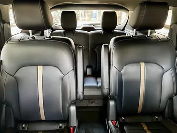 Car image 23
