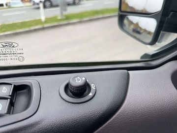 Car image 36