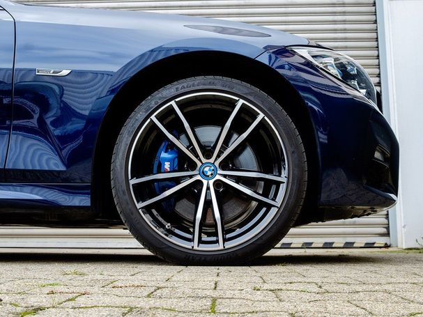 BMW 330 e M Sport xDrive 215 kW image number 15