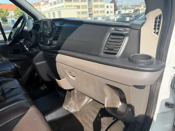 Car image 46