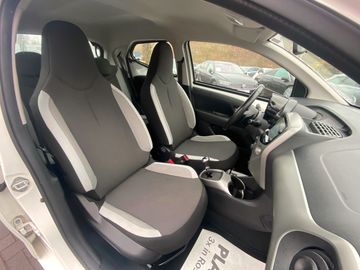 Car image 23