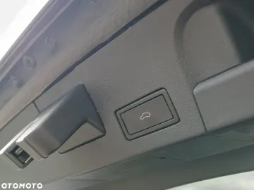 Car image 35