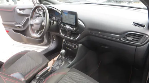 Car image 17