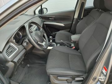 Car image 11