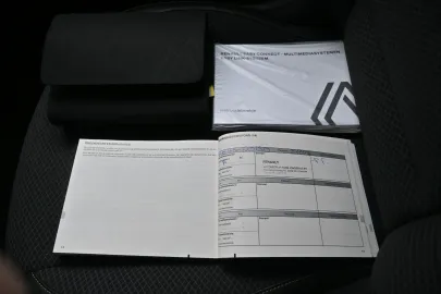Car image 28