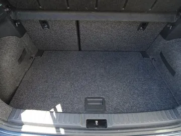 Car image 32