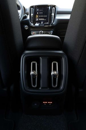 Volvo XC40 B4 Momentum 145 kW image number 27