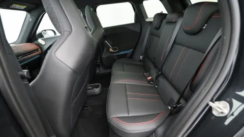 Car image 25
