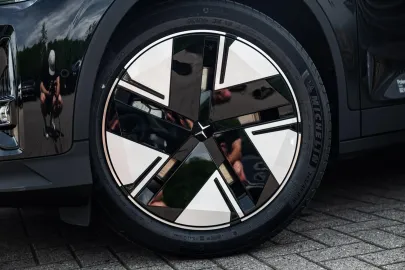 Car image 37