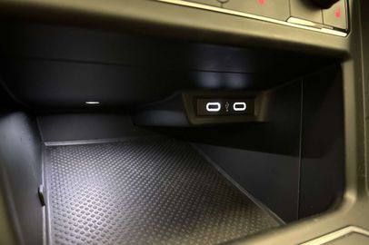 Car image 37