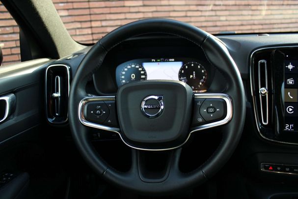 Volvo XC40 T2 T8 95 kW image number 3