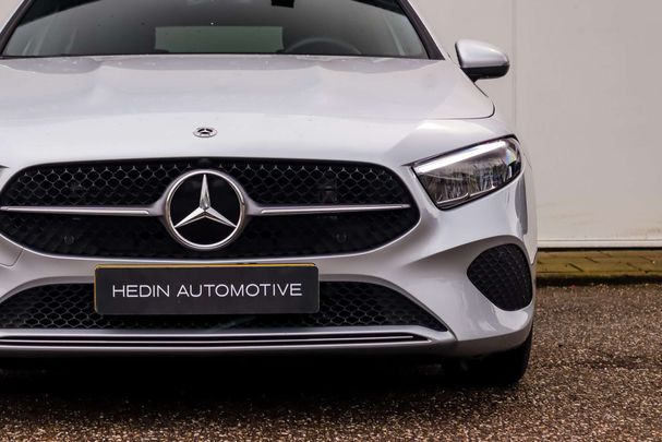 Mercedes-Benz A 180 Line 100 kW image number 32