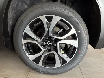 Car image 9