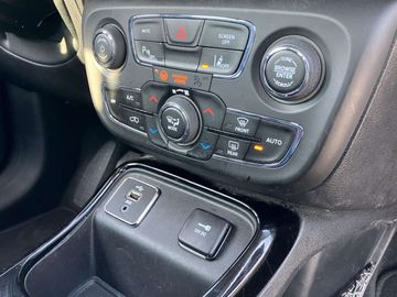 Car image 32