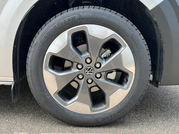 Car image 29
