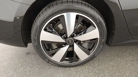 Car image 30