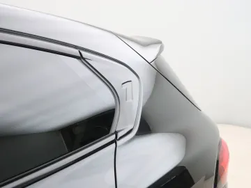 Car image 32