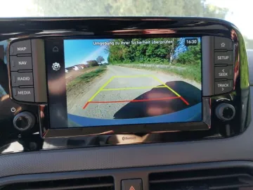 Car image 17