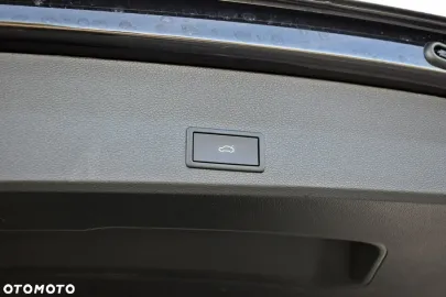 Car image 34