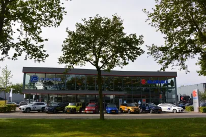 Car image 37
