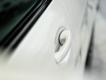 Car image 33