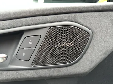 Car image 25