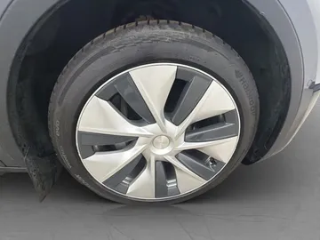 Car image 30