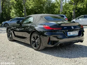 Car image 25