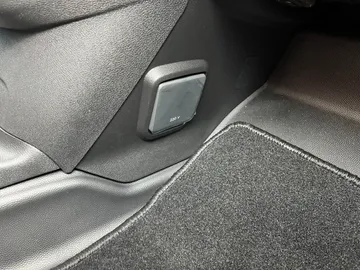 Car image 33
