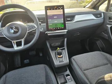 Car image 19