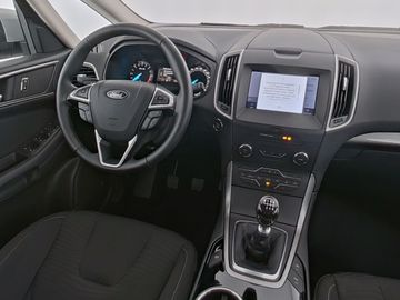 Car image 14