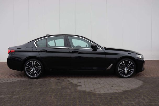 BMW 520i Luxury Line 135 kW image number 3