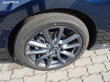 Car image 25