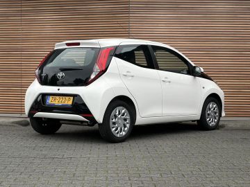 Car image 3