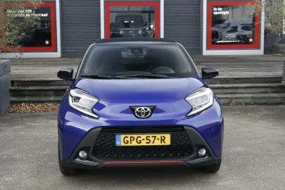 Car image 2