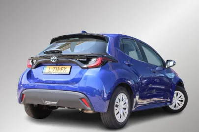 Car image 3