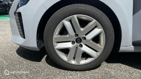 Car image 20