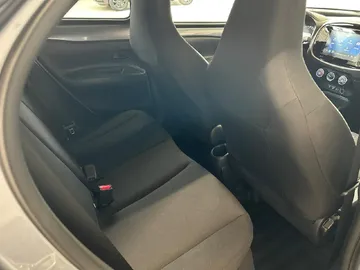 Car image 13