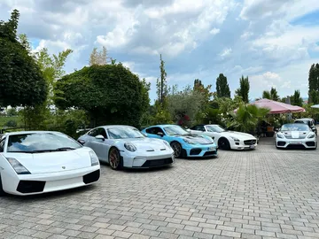Car image 21