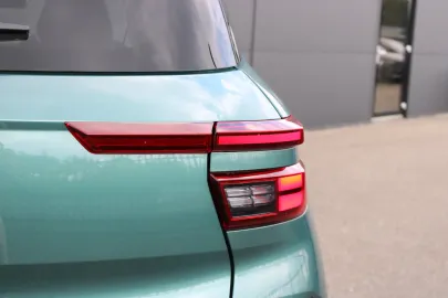Car image 30