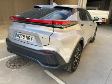 Car image 4