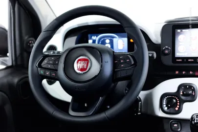 Car image 16