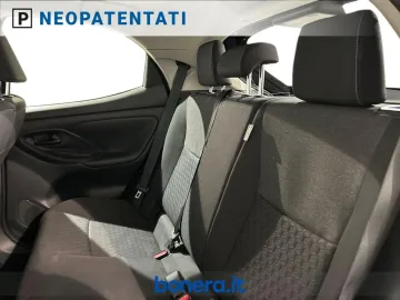 Car image 25