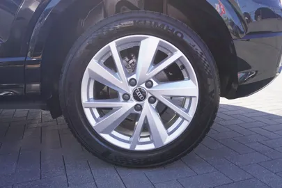 Car image 32