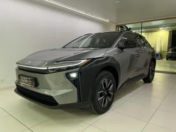 Car image 25