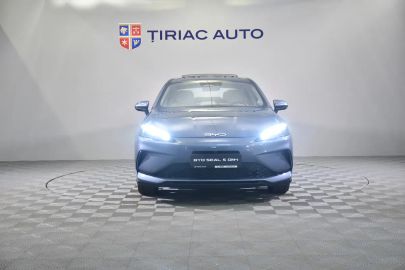 Car image 4