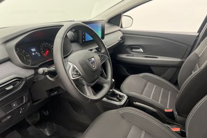 Car image 11