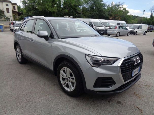 Audi Q3 35 TDI quattro S tronic Business 110 kW image number 2