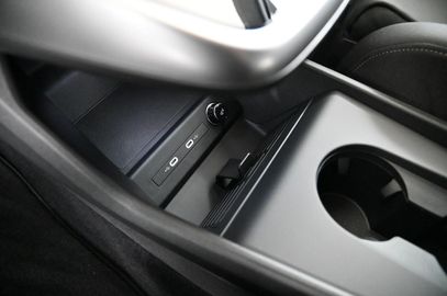 Car image 32