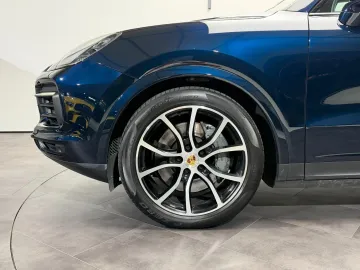 Car image 32